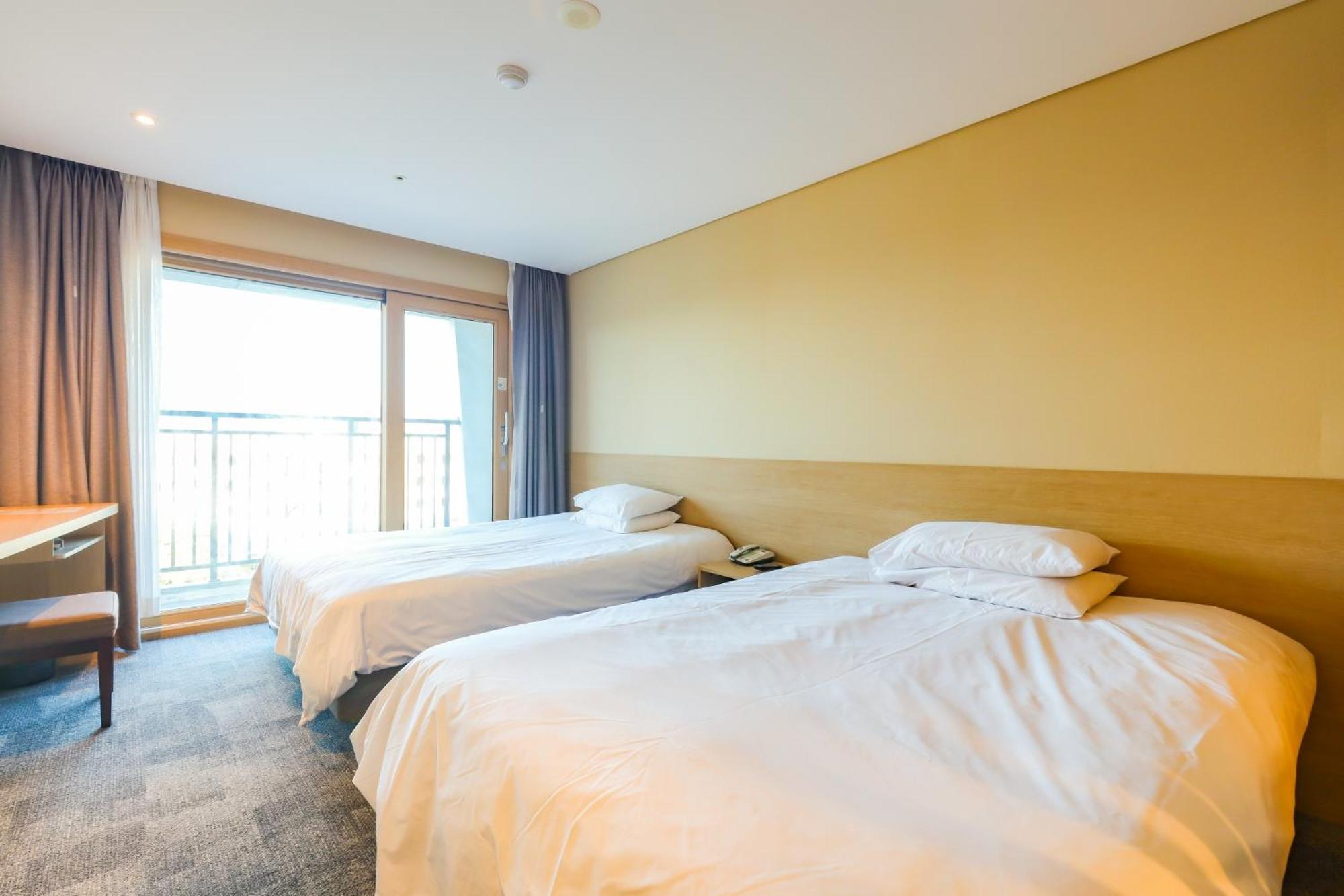 From H The Best Hotel Jeju Seongsan Seogwipo Exteriör bild